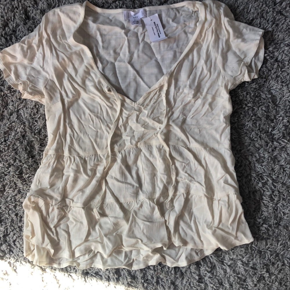 •Cute short sleeve blouse•